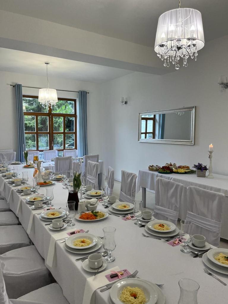 Hotel I Restauracja Borowianka Ostrów Wielkopolski Esterno foto