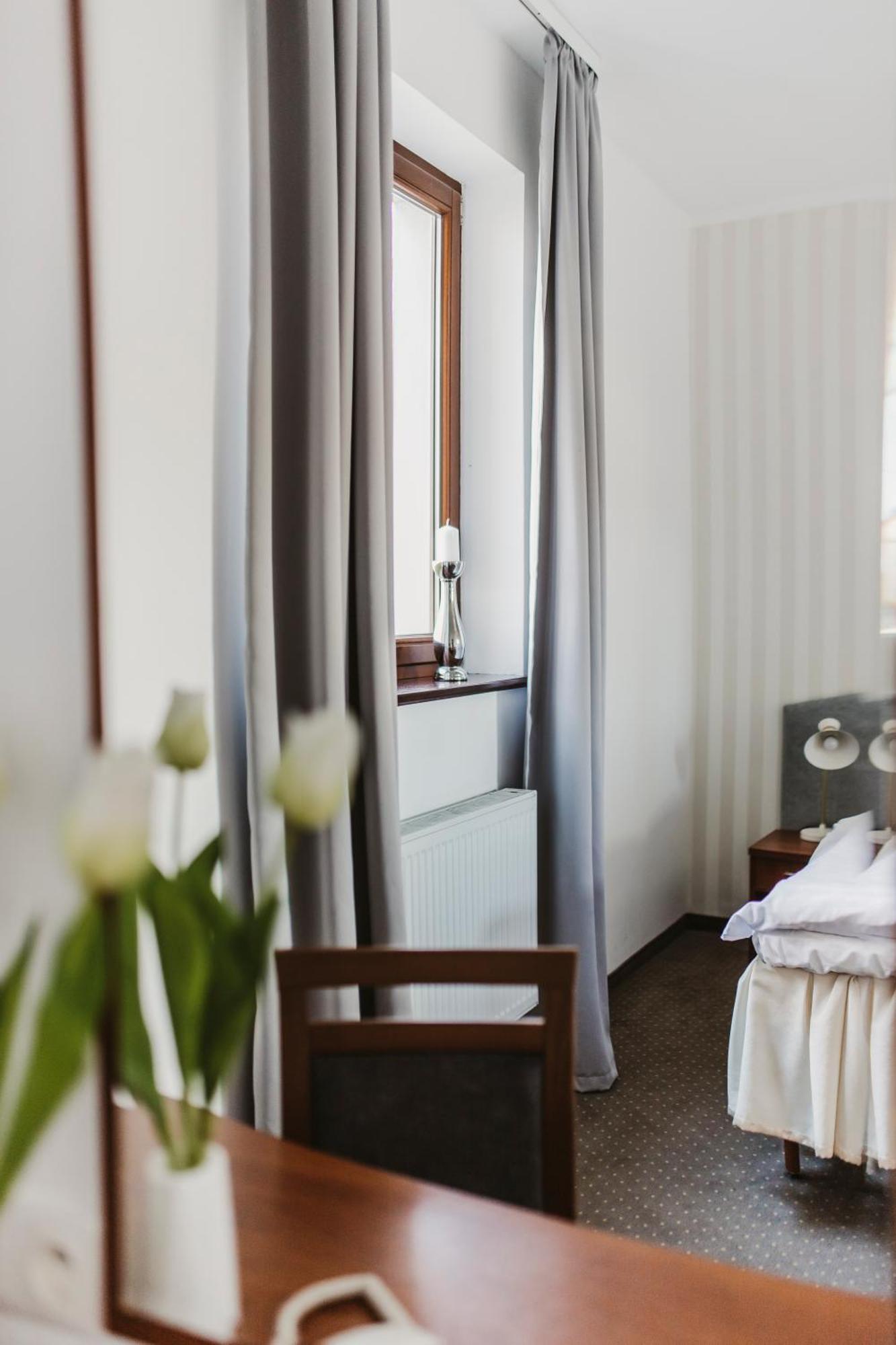 Hotel I Restauracja Borowianka Ostrów Wielkopolski Esterno foto