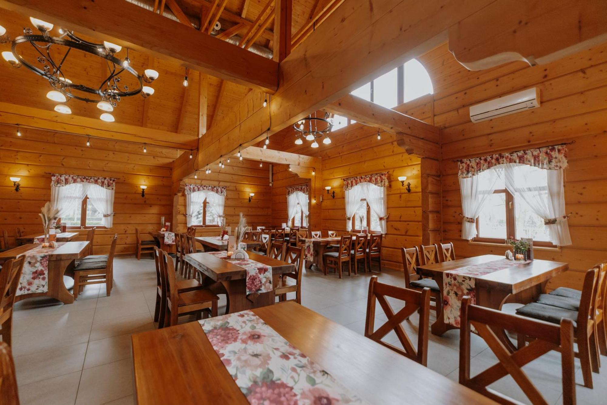 Hotel I Restauracja Borowianka Ostrów Wielkopolski Esterno foto