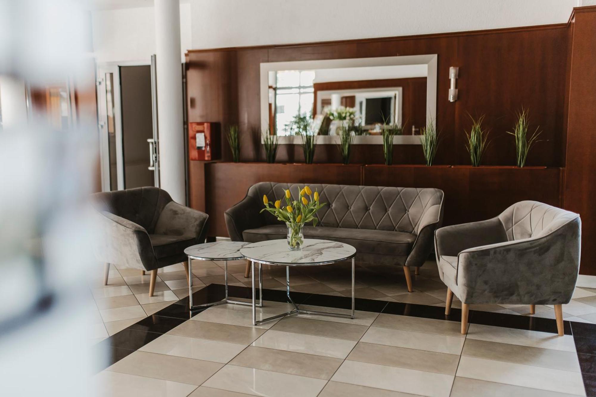 Hotel I Restauracja Borowianka Ostrów Wielkopolski Esterno foto