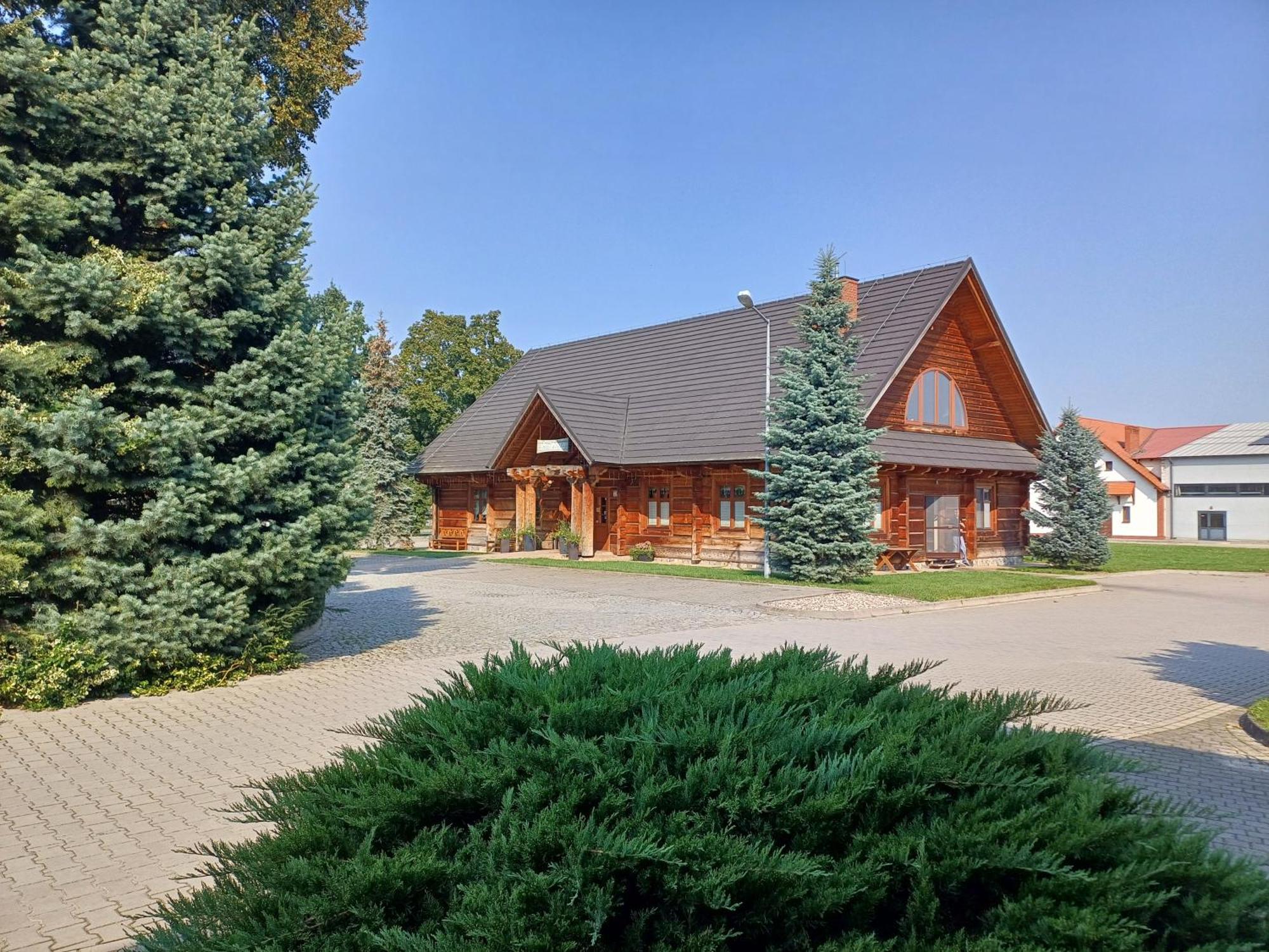 Hotel I Restauracja Borowianka Ostrów Wielkopolski Esterno foto