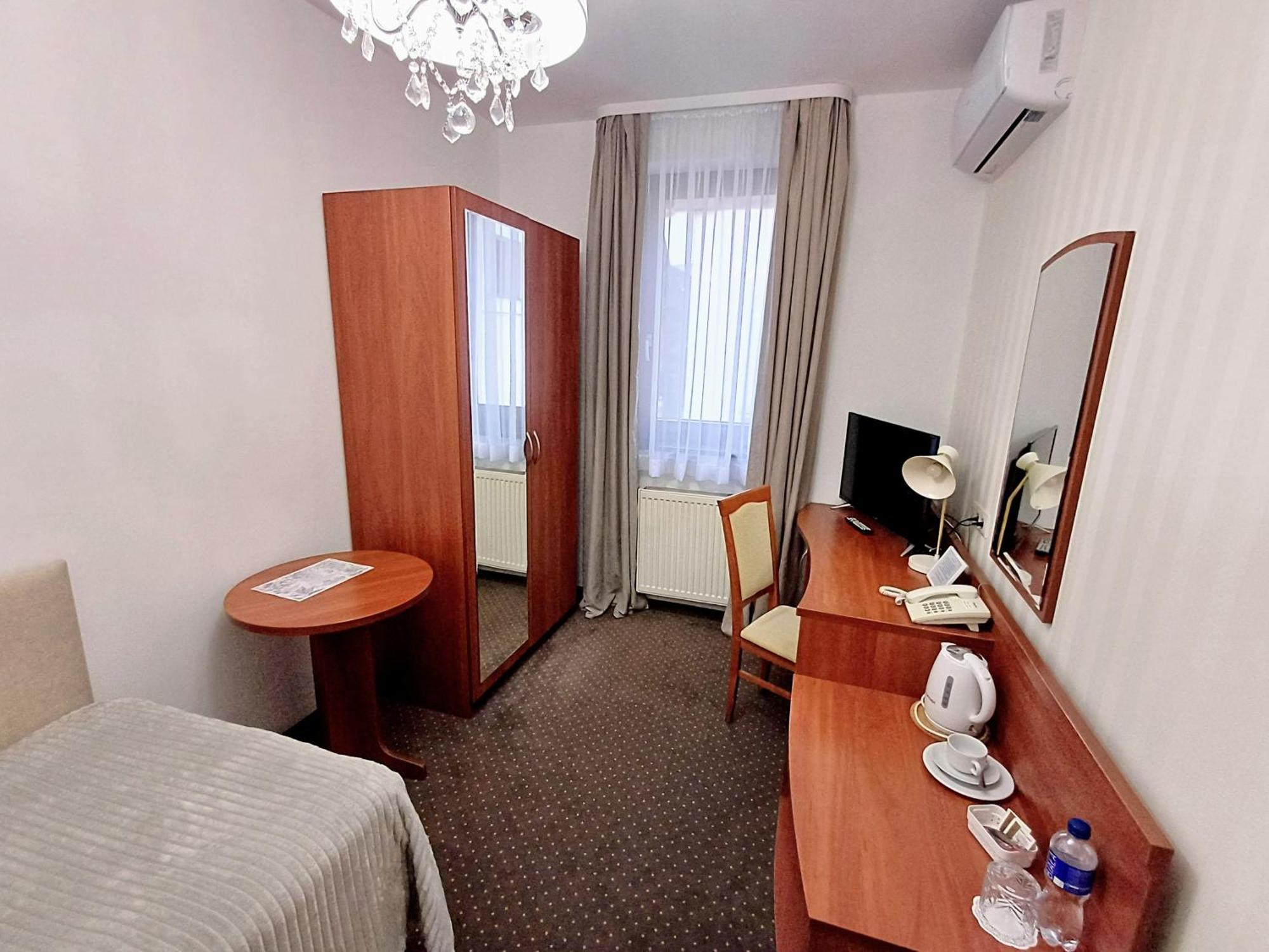 Hotel I Restauracja Borowianka Ostrów Wielkopolski Esterno foto