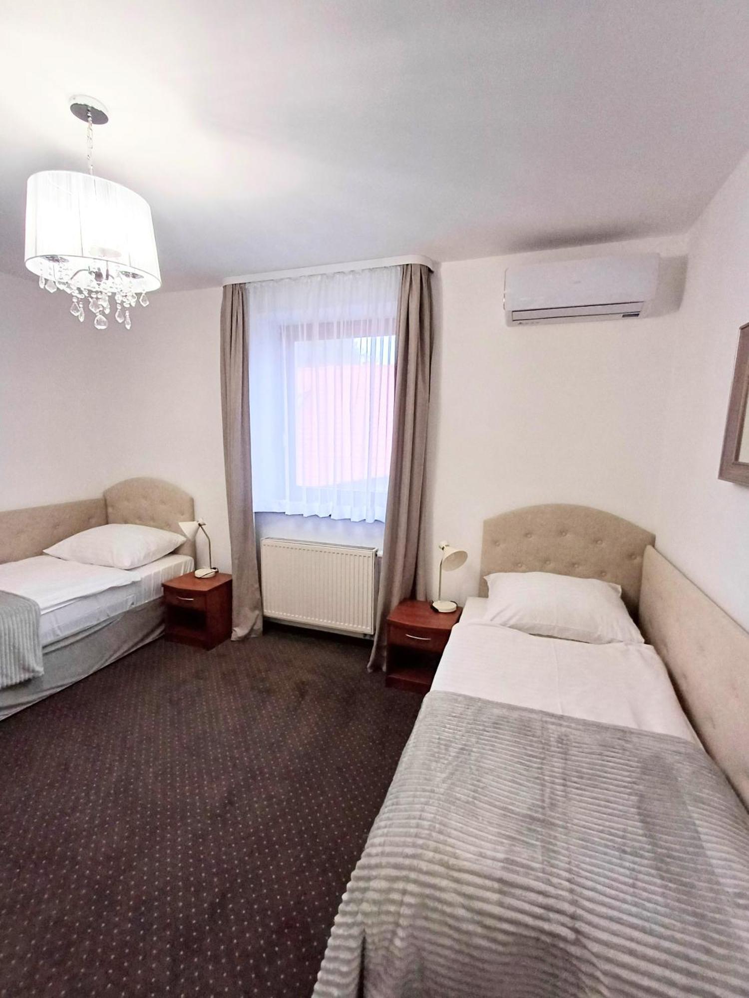 Hotel I Restauracja Borowianka Ostrów Wielkopolski Esterno foto