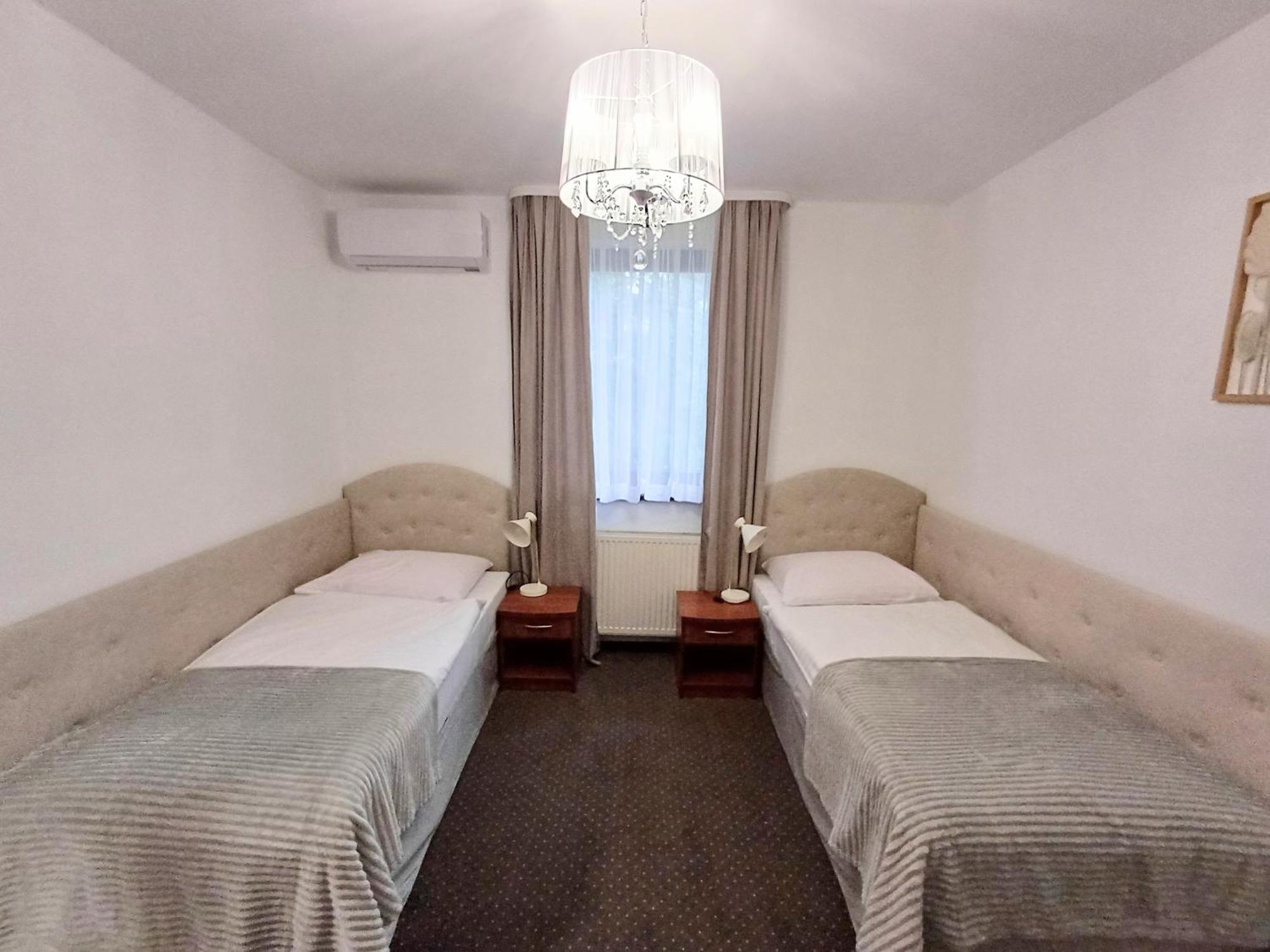 Hotel I Restauracja Borowianka Ostrów Wielkopolski Esterno foto