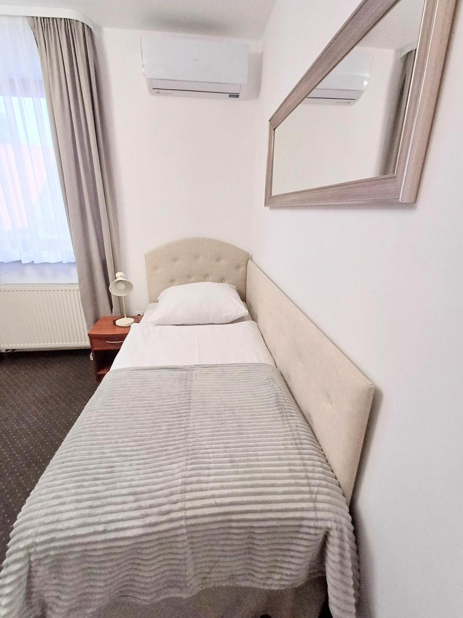 Hotel I Restauracja Borowianka Ostrów Wielkopolski Esterno foto