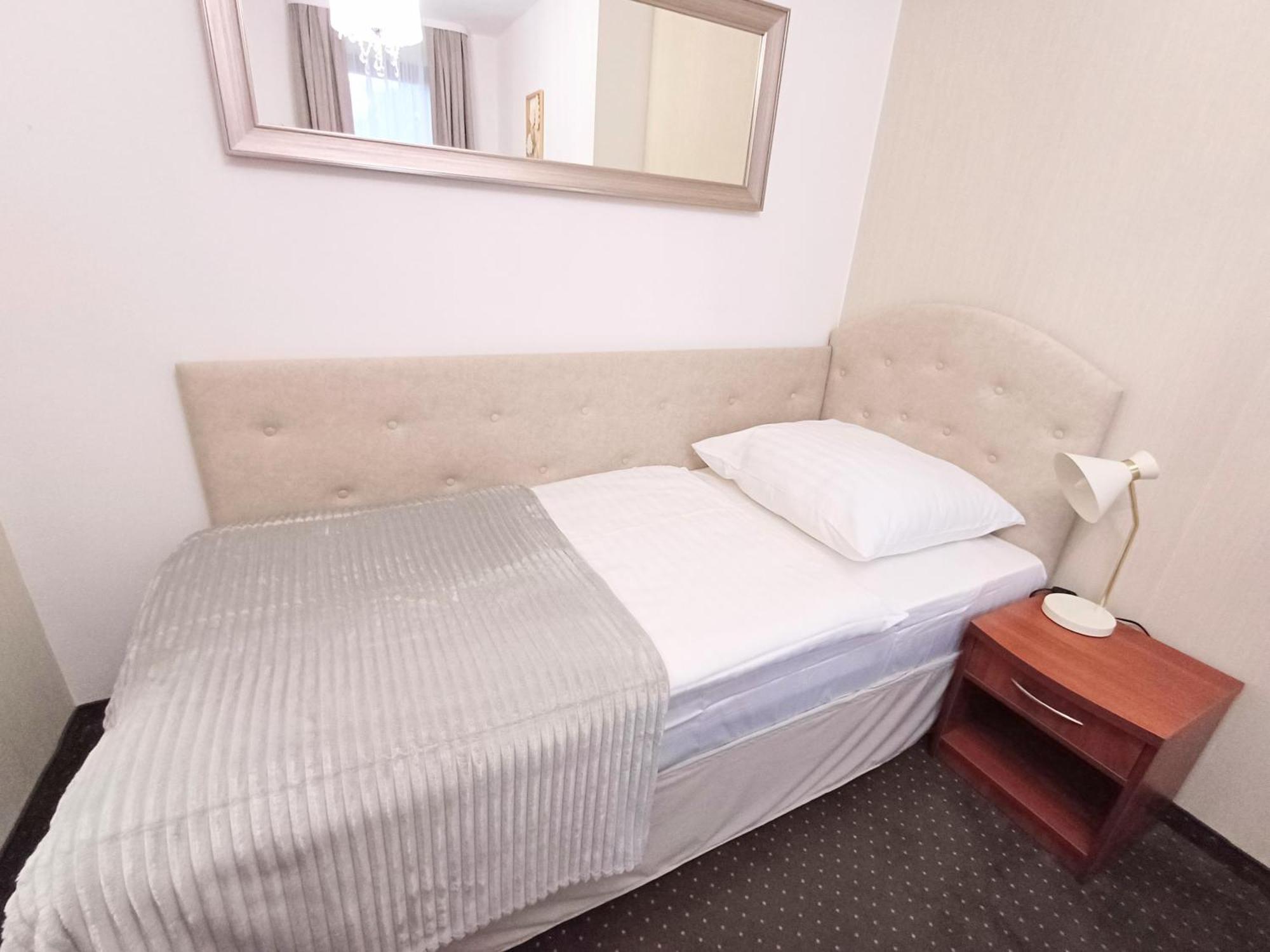 Hotel I Restauracja Borowianka Ostrów Wielkopolski Esterno foto