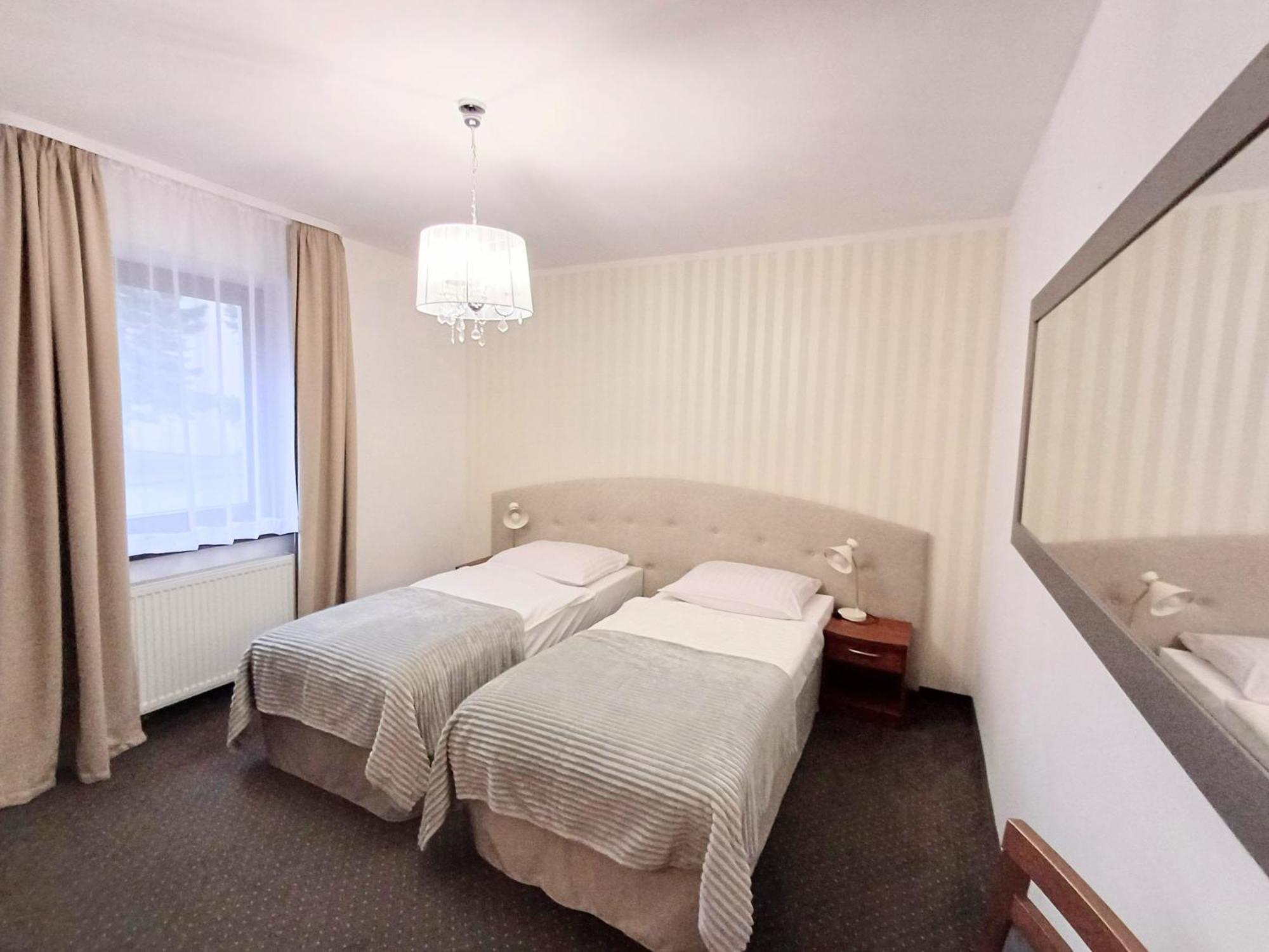 Hotel I Restauracja Borowianka Ostrów Wielkopolski Esterno foto