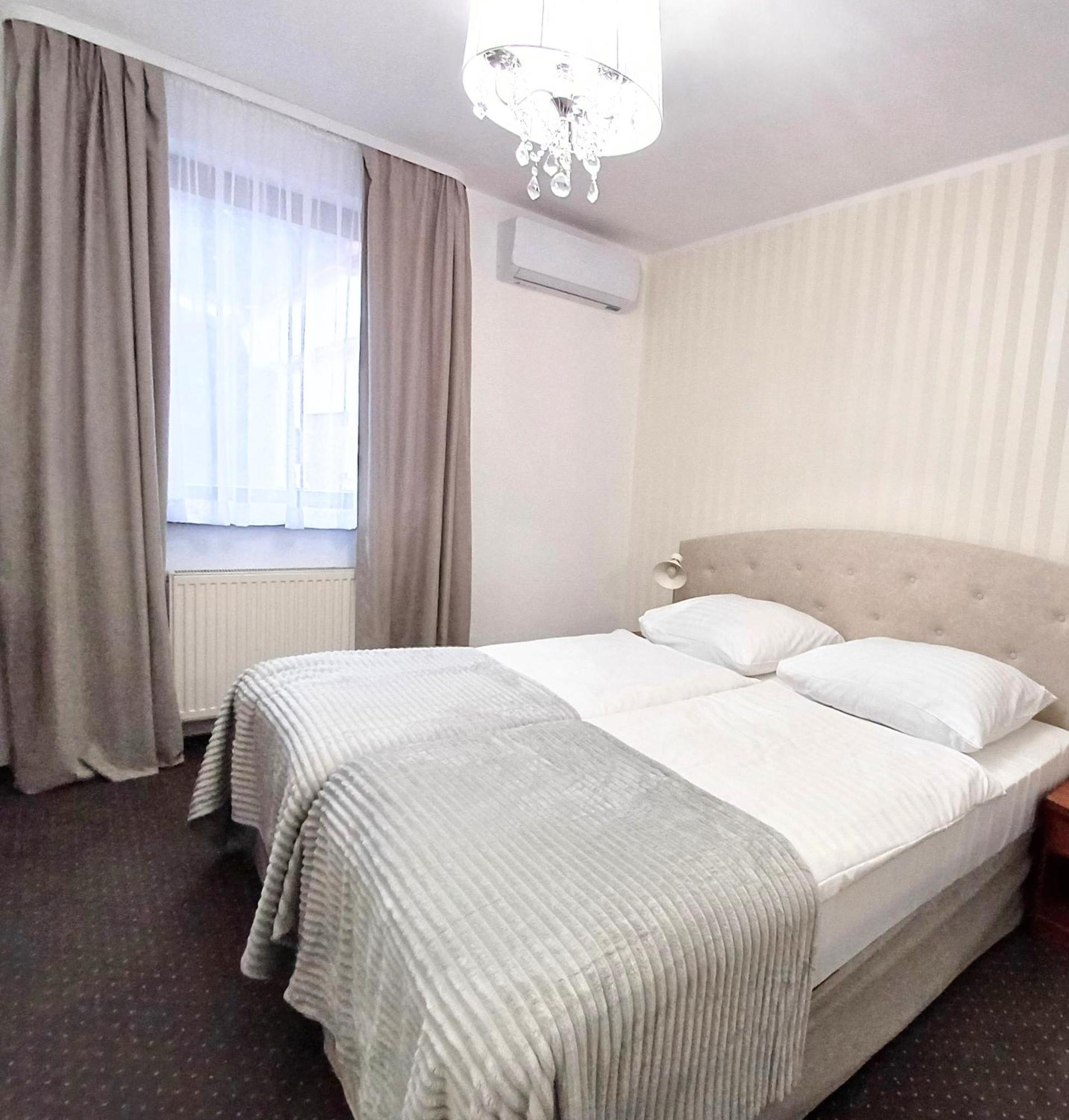 Hotel I Restauracja Borowianka Ostrów Wielkopolski Esterno foto
