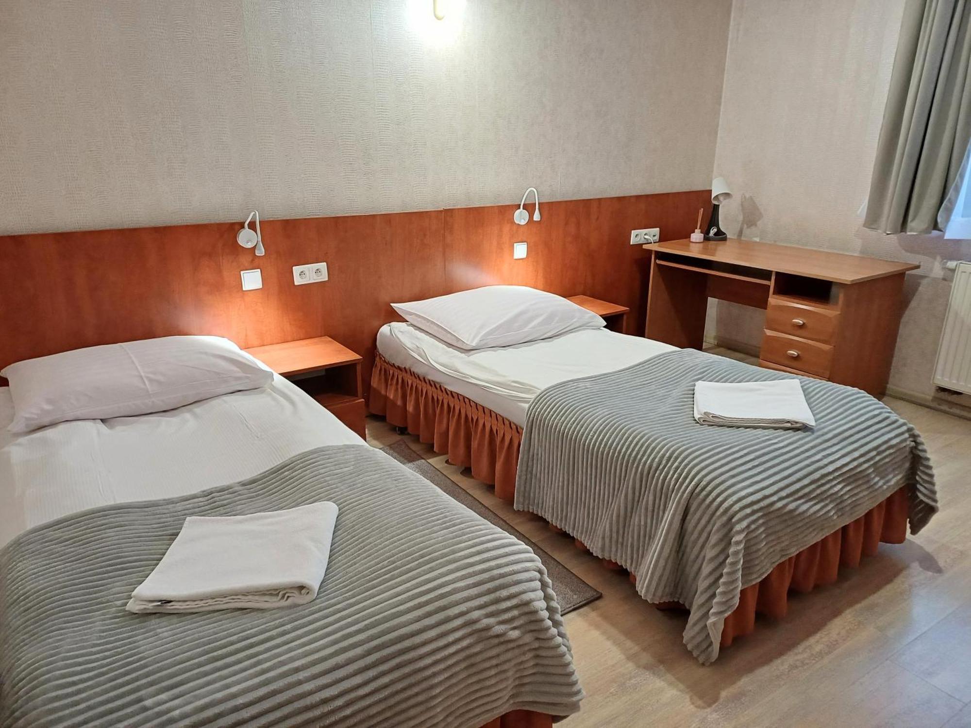 Hotel I Restauracja Borowianka Ostrów Wielkopolski Esterno foto