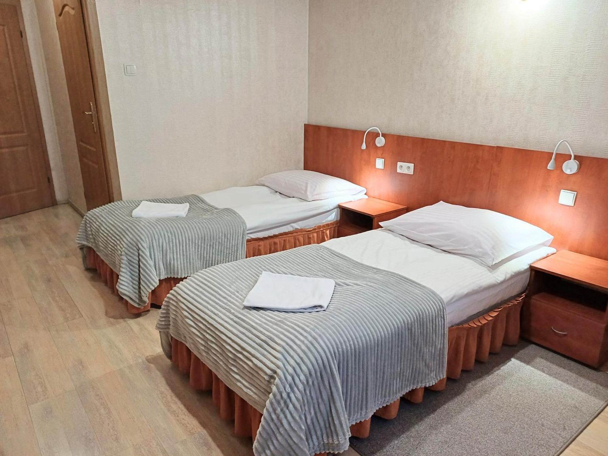 Hotel I Restauracja Borowianka Ostrów Wielkopolski Esterno foto