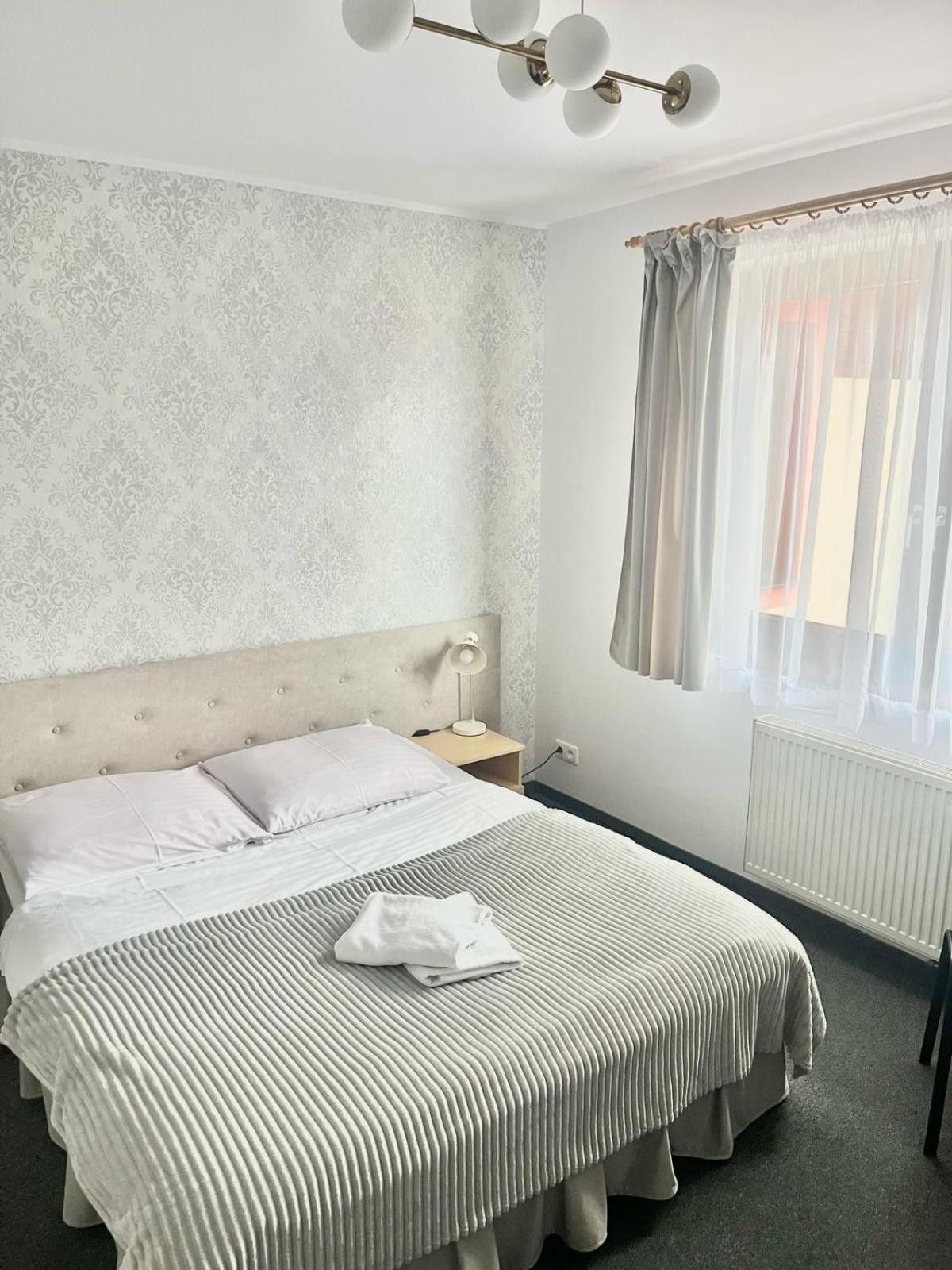 Hotel I Restauracja Borowianka Ostrów Wielkopolski Esterno foto
