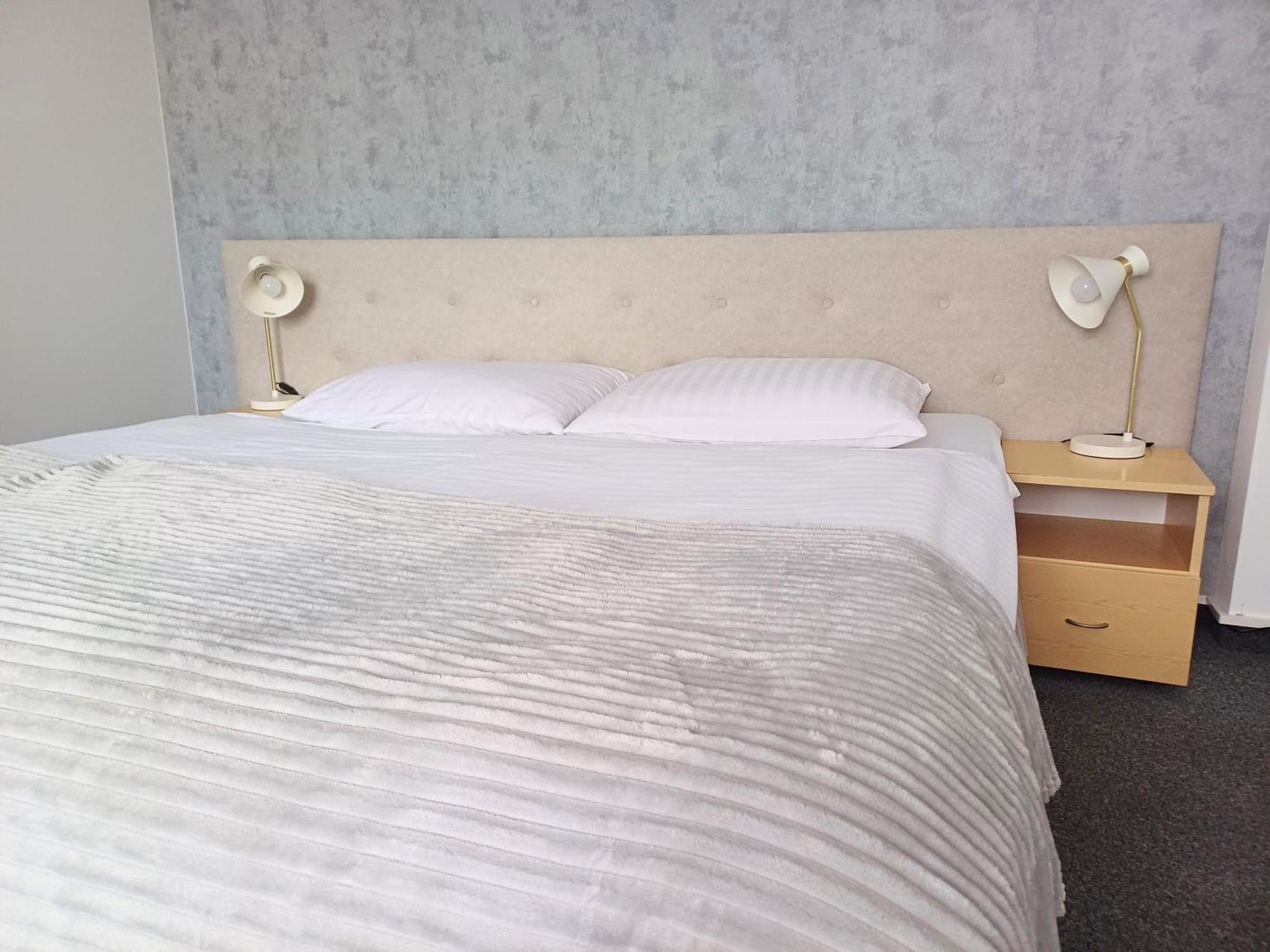 Hotel I Restauracja Borowianka Ostrów Wielkopolski Esterno foto